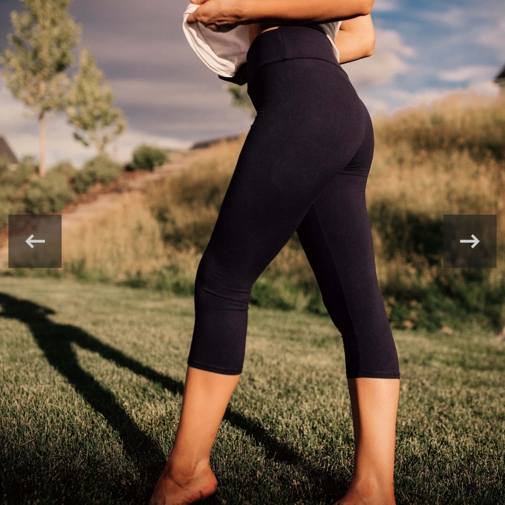 Navy blue cropped leggings